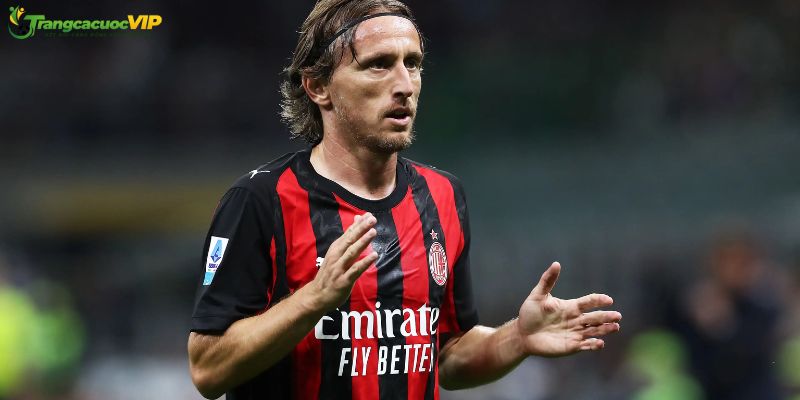 Luka Modric mang đến kinh nghiệm, khả năng điều tiết và bản lĩnh cho tuyến giữa AC Milan