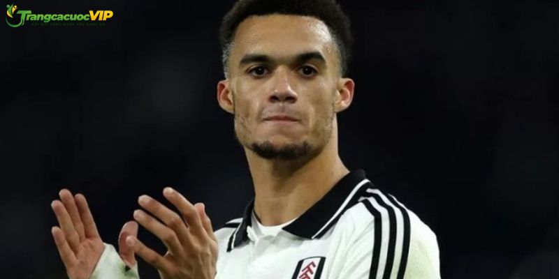 Antonee Robinson trở thành phương án dự phòng cho vị trí hậu vệ trái
